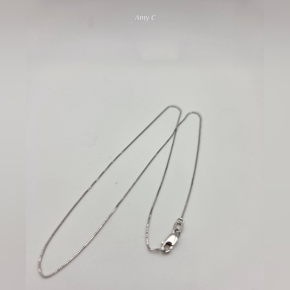 14kt White Gold Box Chain 16" In Lenght .5mm Thick With A Lobster Clasp. - Picture 2 of 6
